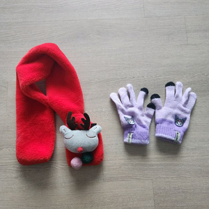 쿠로미 장갑 및 산타 목도리