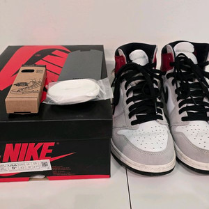 조던 1 레트로 하이 OG 라이트 스모크 그레이 275 판매합니다.