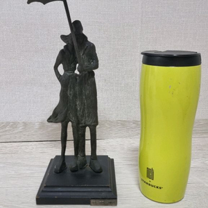 우산 아래 연인 조각상 빈티지 소품 동상 골동품