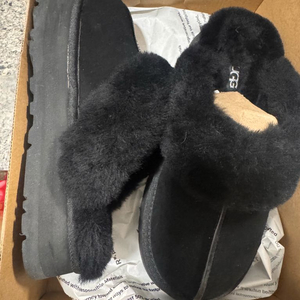 황금사이즈))UGG 어그 슬리퍼 블랙(디스케트 us7/235~240)
