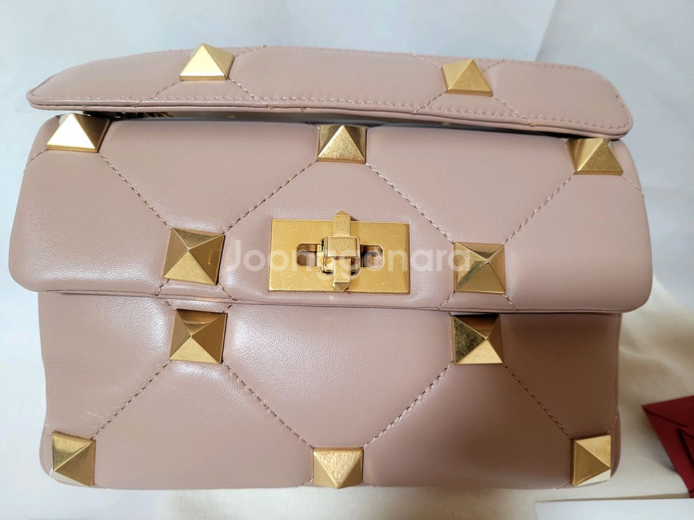 발렌티노 로만스터드 미디엄 숄더백 새상품--7