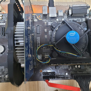 i7-7700 기가바이트 H110-D3A-CF 메인보드 팝니다.