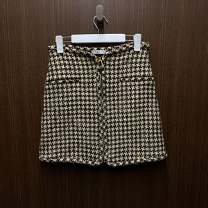 산드로 하운드투스 체크치마 스커트