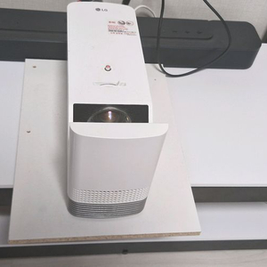 LG 4K UHD 빔프로젝터