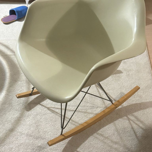 허먼밀러 임스체어 락킹 파이버글라스