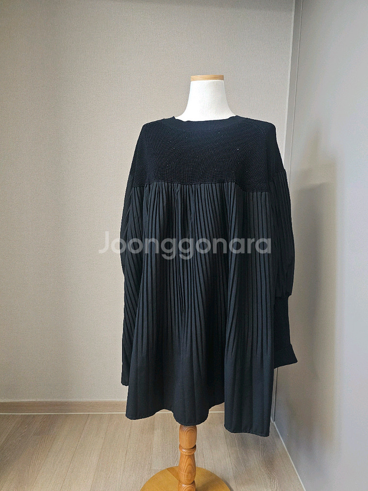 블랙 플리츠 니트 블라우스--0