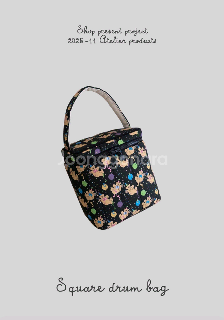 프레젠트프로젝트 블랙파티베어 + 블루리본 스퀘어드럼백--0