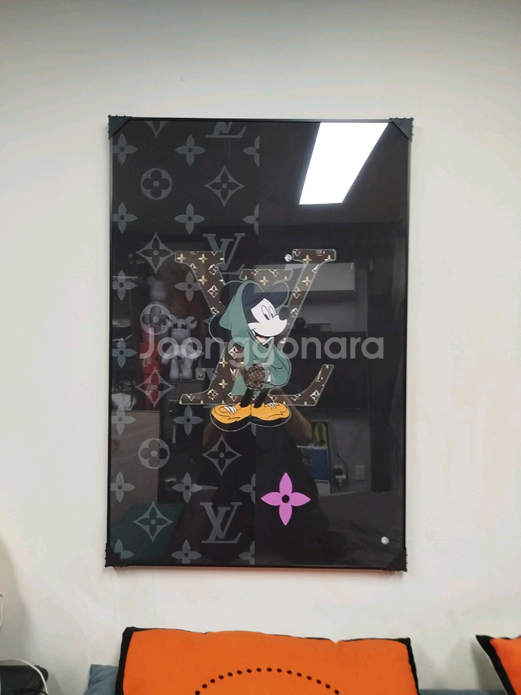 구찌 피규어 디즈니 미키마우스 그림액자 그림 액자 팝아트 인테리어소품 명품그림 명품액자 꽃 곰인형 콜라보 루이비통--2