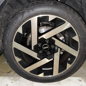 피렐리 P zero(PZ4) 245/45R19 컨트리맨 출고타이어