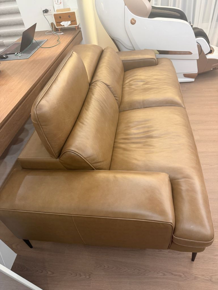 까사미아 뉴테라모 가죽 소파 3인용 팝니다--2