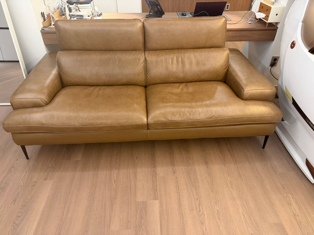 까사미아 뉴테라모 가죽 소파 3인용 팝니다--3