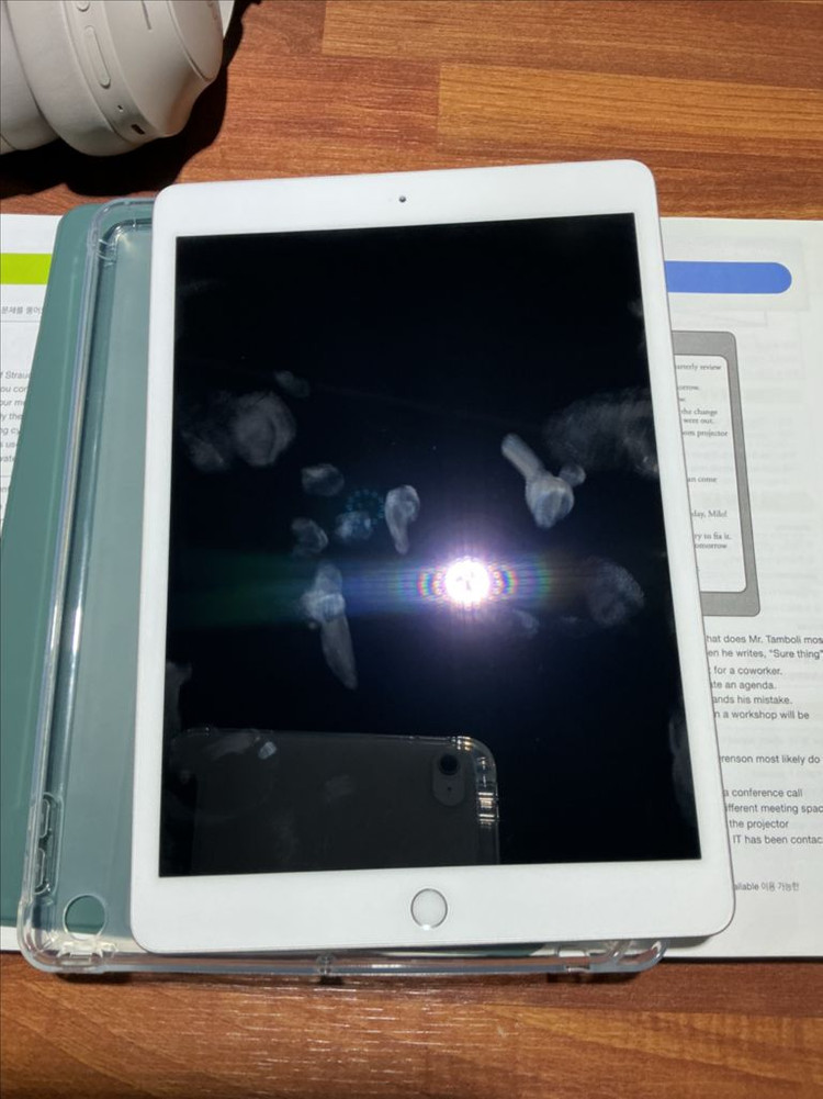 아이패드 7세대 32기가 실버 와이파이 이미지