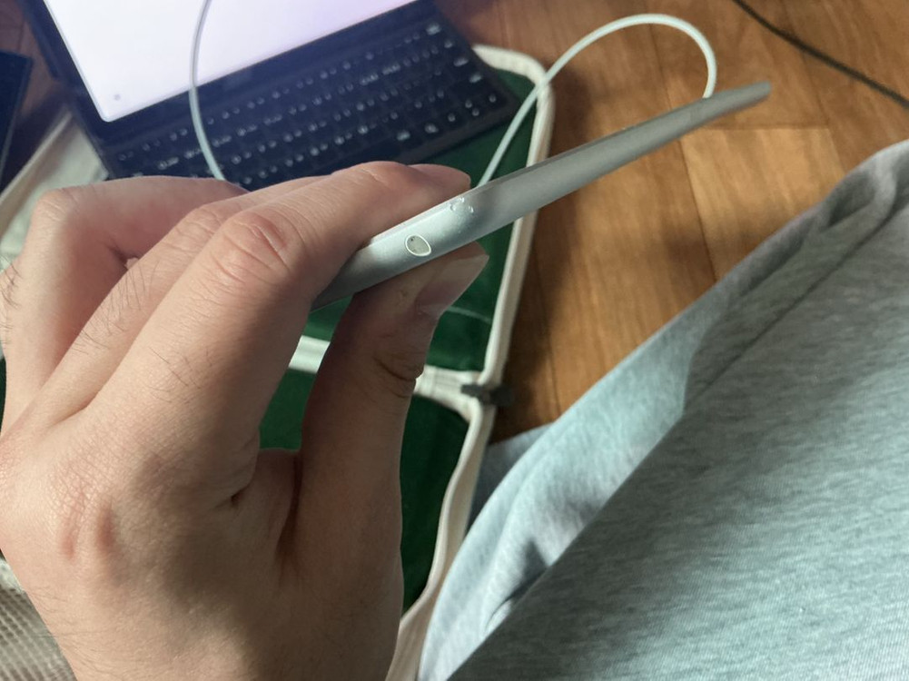 아이패드 7세대 32기가 실버 와이파이 이미지