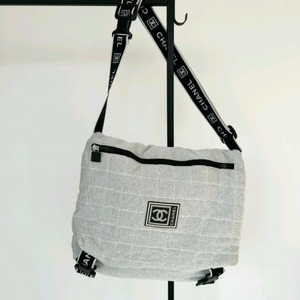 샤넬 스포츠 라인 멜란지 그레이 퀼팅 클라우드 버클 메신저백