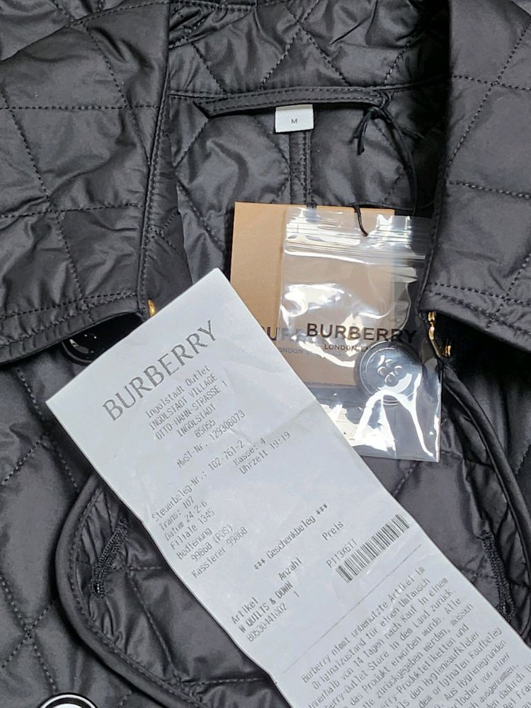 새상품 버버리 타이팅 퀄팅 경량 코트M--6