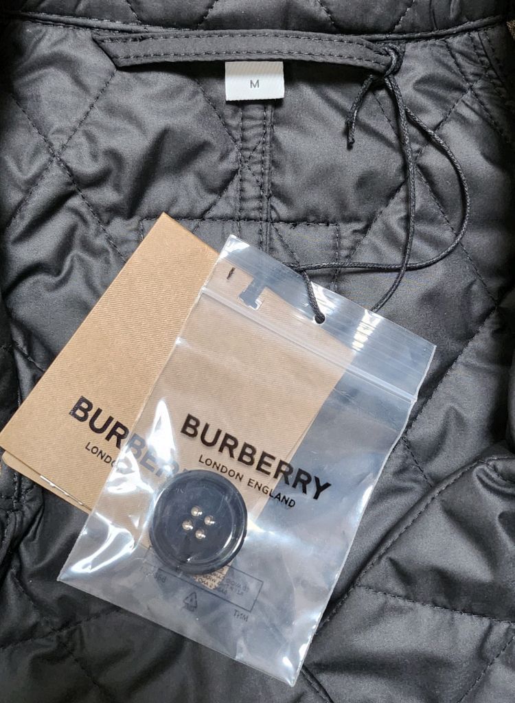 새상품 버버리 타이팅 퀄팅 경량 코트M--5