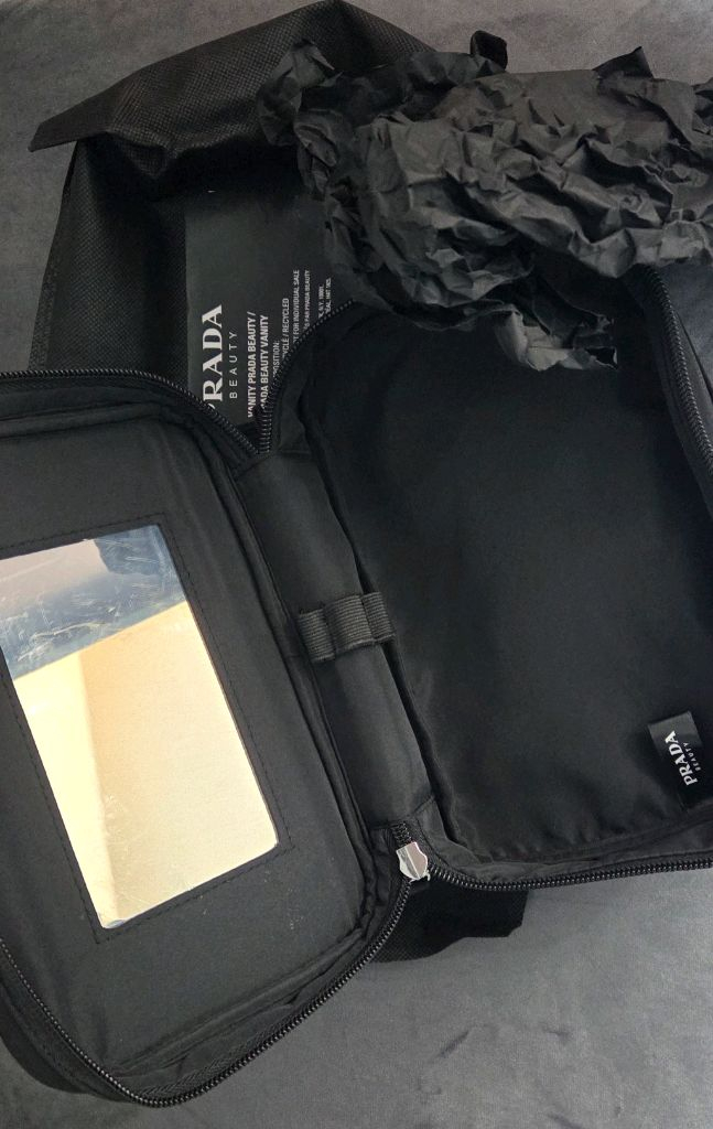 정품 프라다뷰티 파우치--1