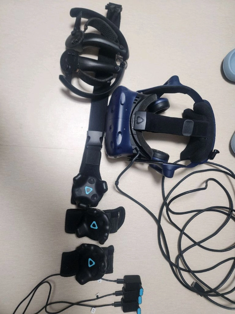VR 헤드셋 바이브 프로 풀킷,풀트래킹,인덱스 컨트롤러 직거래 가능 - 안심되는 중고거래