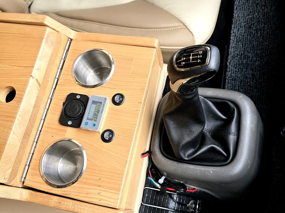 11.카운티4인승캠핑카(8만km,인산철600,태양광1200) 이미지