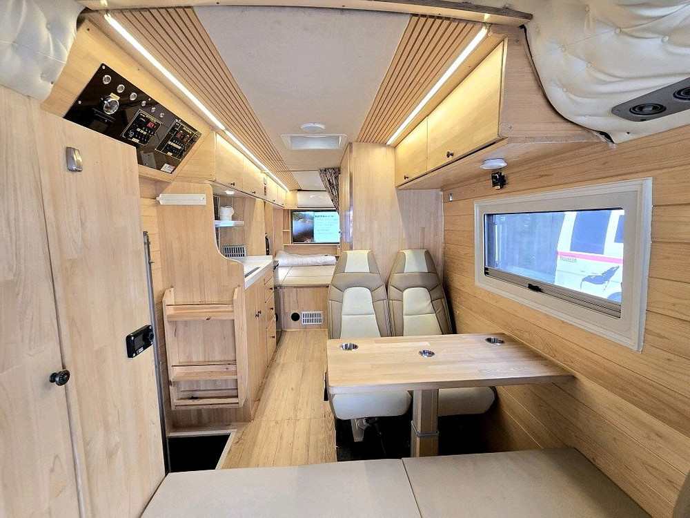 11.카운티4인승캠핑카(8만km,인산철600,태양광1200) 이미지