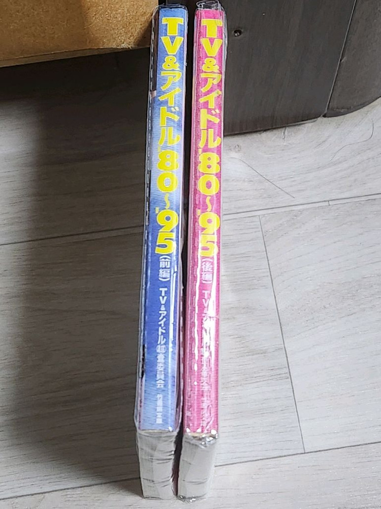 1980년대부터 1995년까지의 일본 TV 프로그램, 애니메이션, 아이돌 문화를 TV&아이돌 백과잡지 2권일괄--4