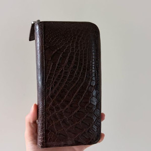 브라운 악어 가죽 지퍼 장지갑