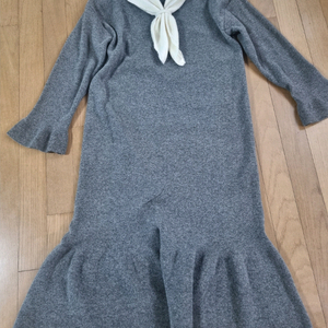 럭키슈에뜨 울캐시 세일러카라 니트원피스 프리