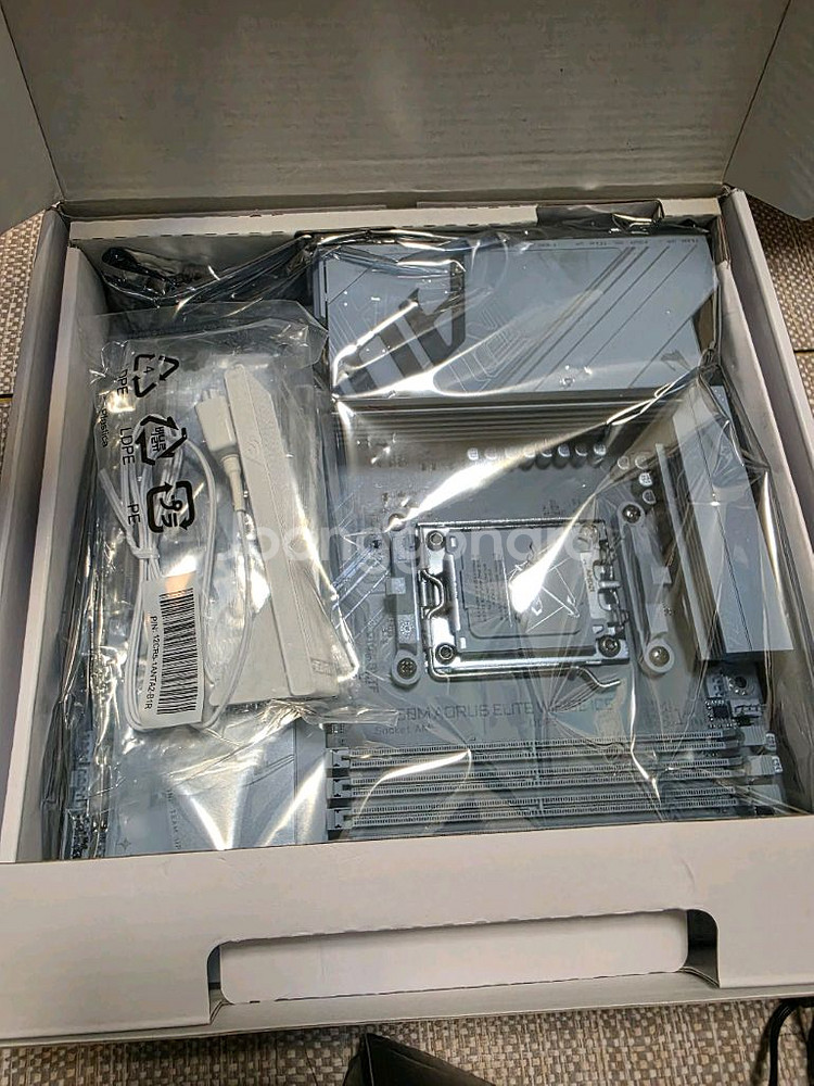 9800x3d rtx 5080 hof 신품 판매합니다--9