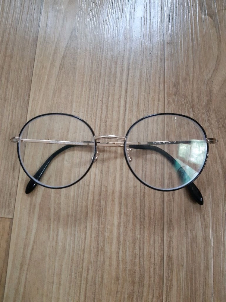 마스카라 안경 안경테 이미지