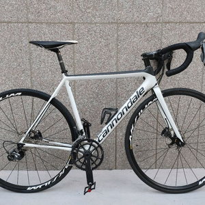 상태최상 18년 캐논데일 슈퍼식스 에보 하이모듈 디스크 카본 로드자전거 52사이즈 팔아요.