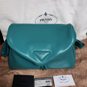 프라다 패디드 나파 레더 시뇨백