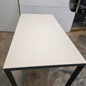 흰색 세라믹 식탁,테이블 2개