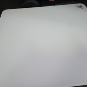 레이저 아틀라스 atlas 게이밍 마우스패드 유리패드 판매합니다.