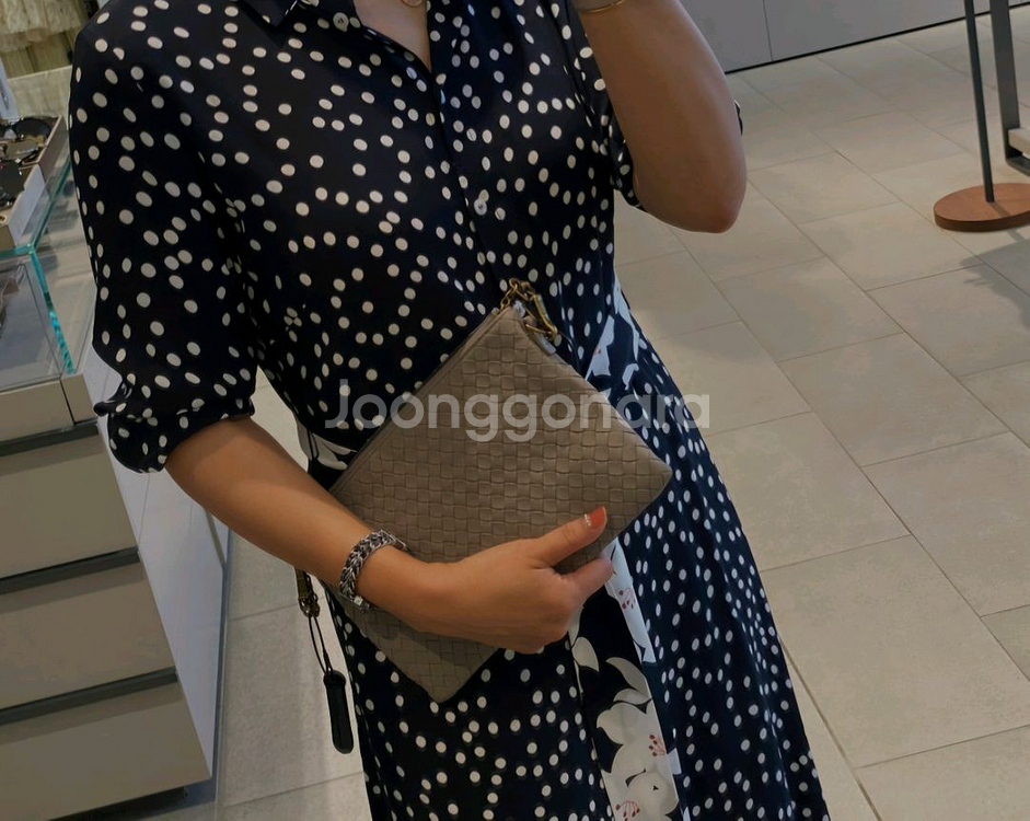 보테가베네타 레더 크로스백 숄더백테수토호보백네오노에구찌루이비통디올호보백셀린느가방샤넬에르메스명품백팩메신저백프라다클러치--7