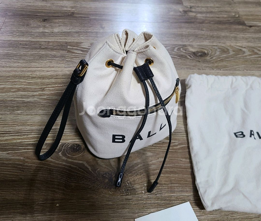 발리 버킷백 가방프라다구찌루이비통셀린느크로스백팩테수토호보백샤넬생로랑프라다디올에르메스로로피아나--3