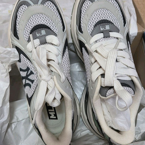 MLB 운동화 245 사이즈 판매합니다