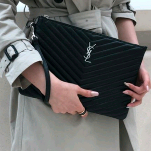 입생로랑 생로랑 뉴미듐 클러치백 정품S급(영수증O)구찌프라다루이비통디올고야드샤넬셀린느보테가버버리발렌시아가