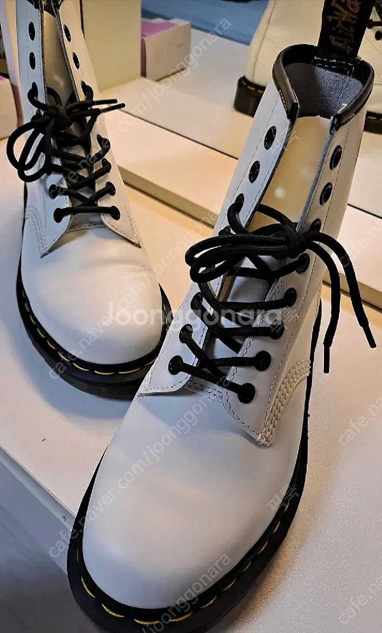 닥터마틴 10072 화이트워커 8홀--1