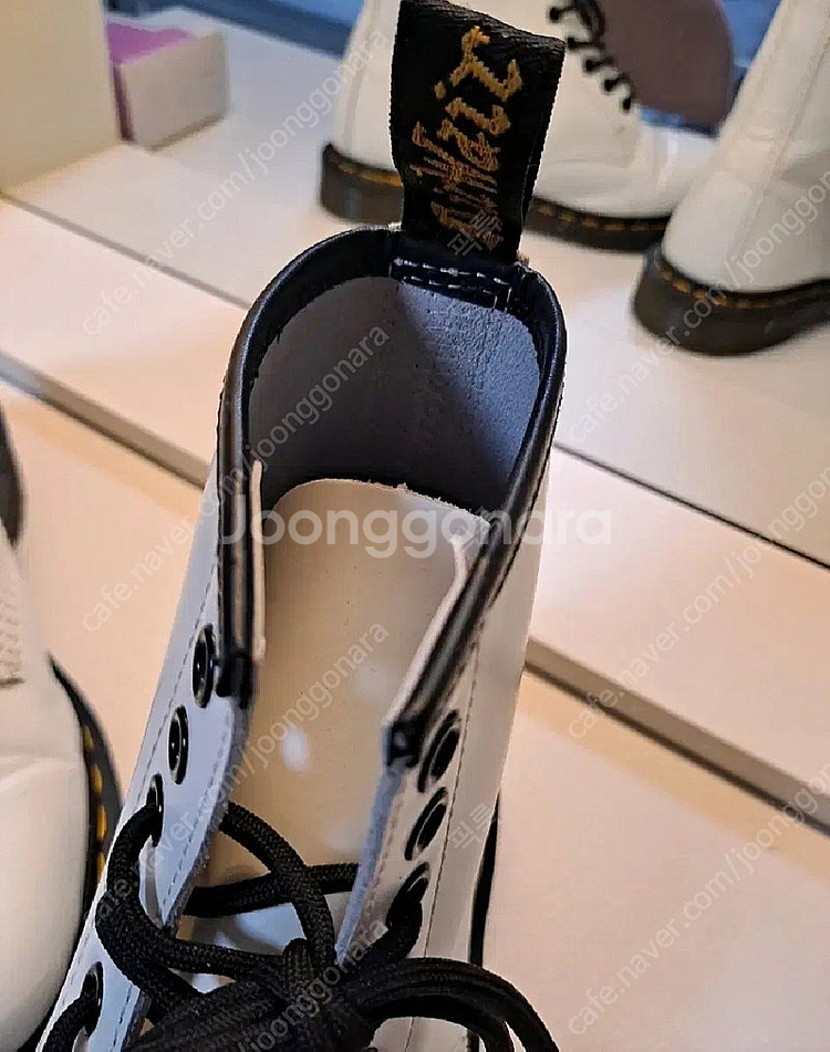 닥터마틴 10072 화이트워커 8홀--7