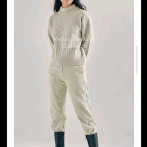 얼바닉30 울 터틀넥 니트