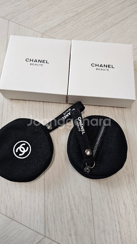 샤넬 뷰티 원형 파우치--5