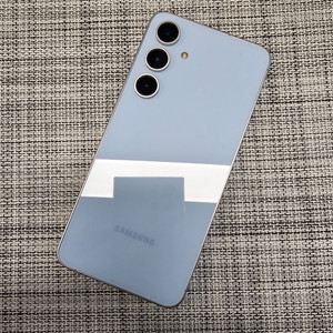 (특SSS급) 갤럭시 S24FE 256G 블루 25년 4월개통 액정무기스 검수완료 공기계 50만팝니다@