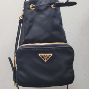 프라다 나일론 버킷백