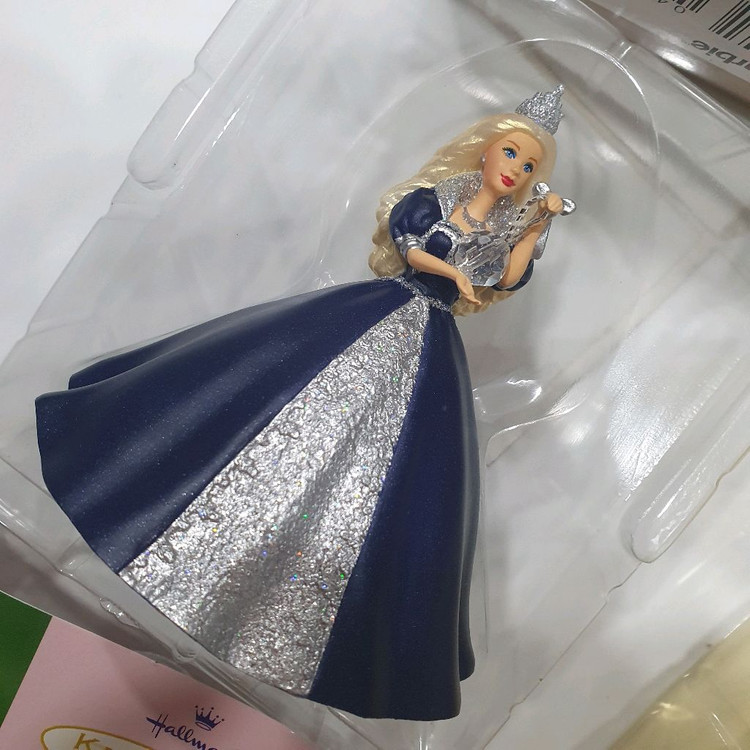 홀마크 바비 오너먼트 빈티지 크리스마스 트리 장식 이미지