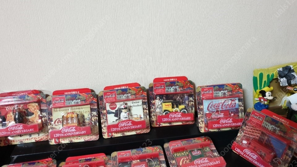 코카콜라1 피규어 모자 볼펜 판매합니다--2