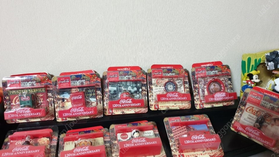 코카콜라1 피규어 모자 볼펜 판매합니다--1