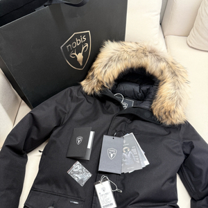 노비스 이브 블랙퍼 M사이즈 ((신세계백화점) 거의새상품