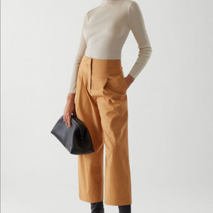 새상품) 코스 COS 리브드 모크넥 탑 골지 반목 티셔츠 아이보리 베이지