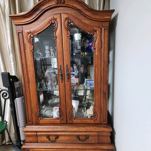 앤틱 스타일 와인쇼케이스