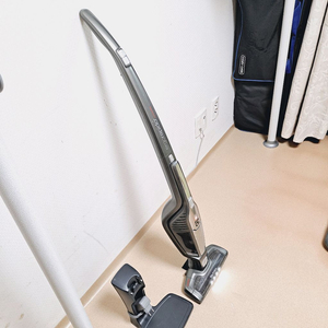 정상작동 일렉트로룩스 무선청소기 배터리빵빵함 그레이 2in1 스틱+핸디형